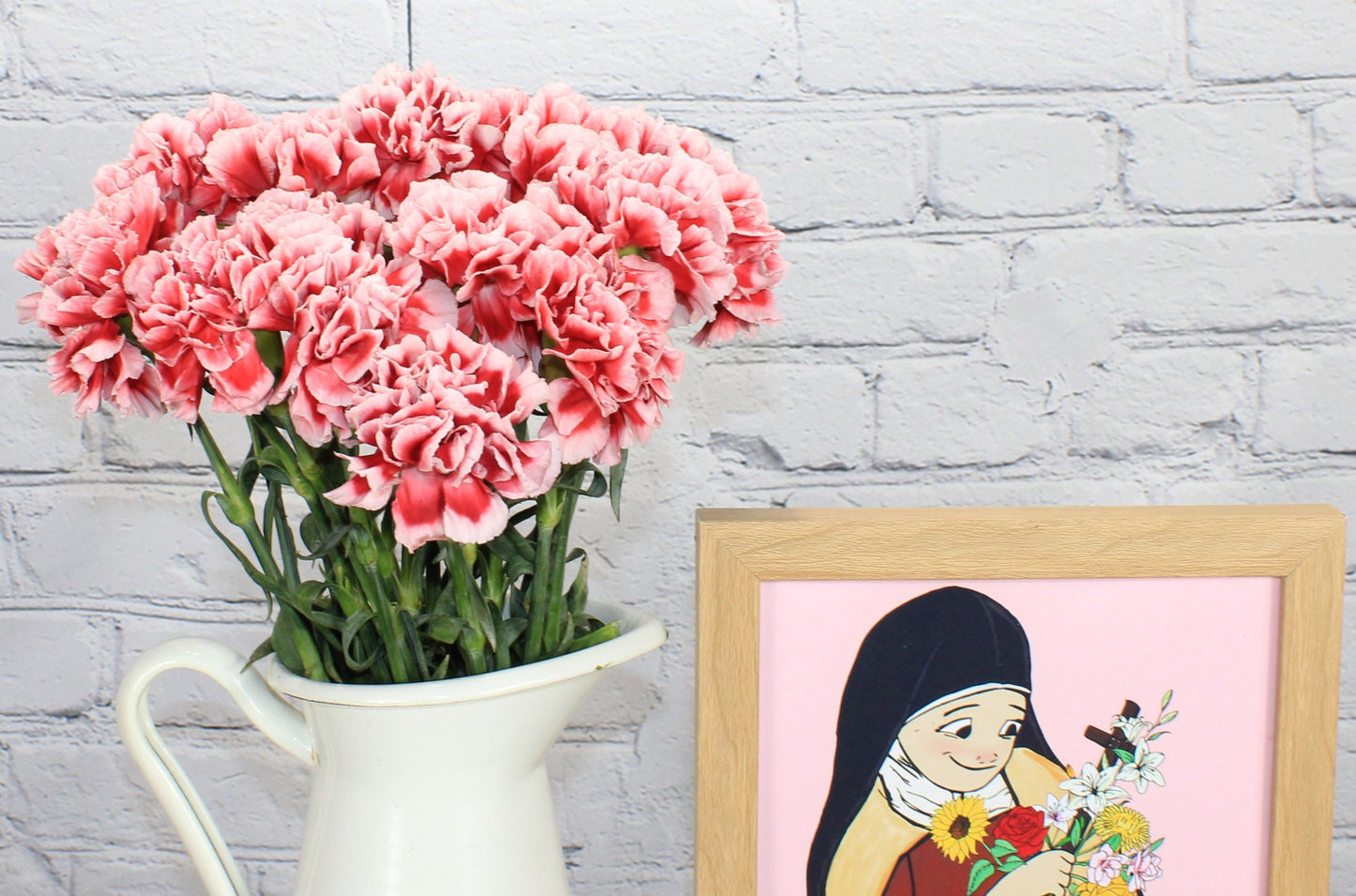 Fresh & Natural Carnations - Red White Bicolor