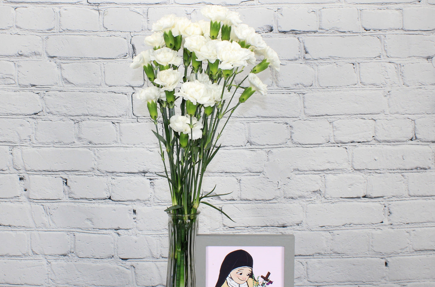 Fresh & Natural Mini Carnations - White
