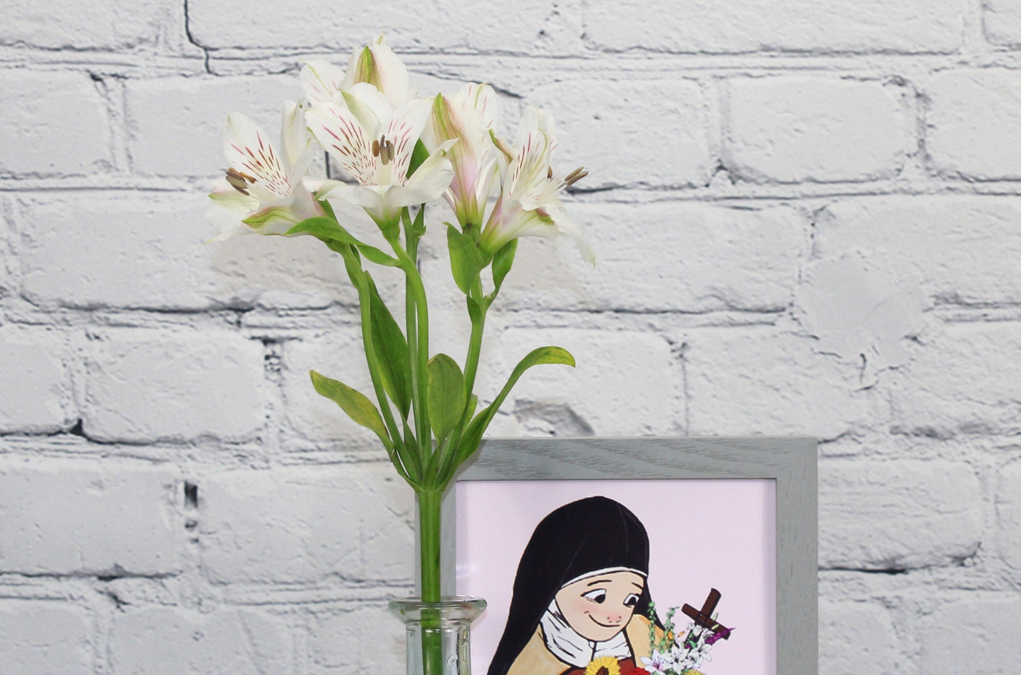 Fresh & Natural Alstroemeria - White