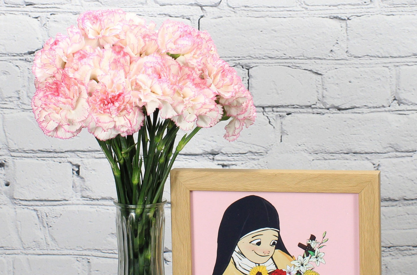 Fresh & Natural Carnations - White Pink Bicolor