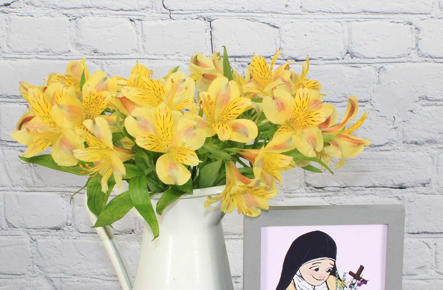 Fresh & Natural Alstroemeria - Yellow