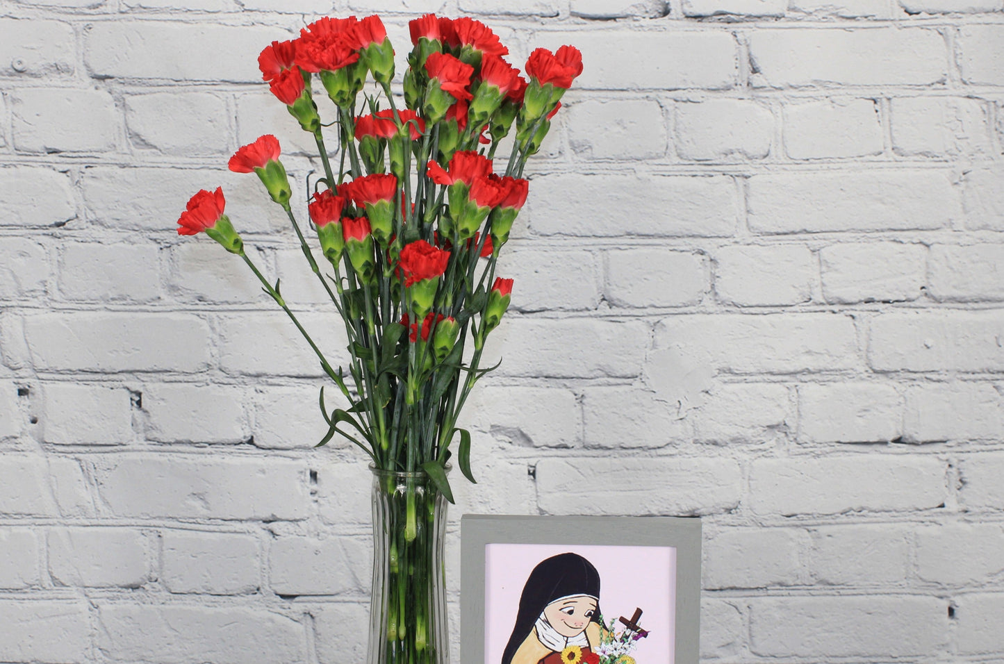 Fresh & Natural Mini Carnations - Red