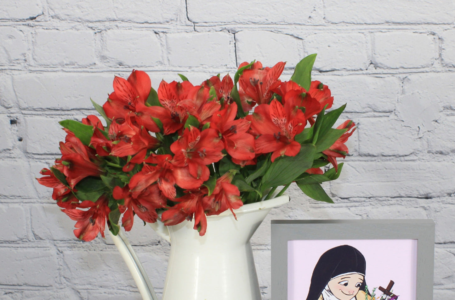 Fresh & Natural Alstroemeria - Red