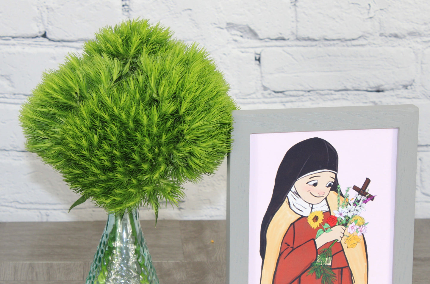 Fresh & Natural Dianthus Green Ball